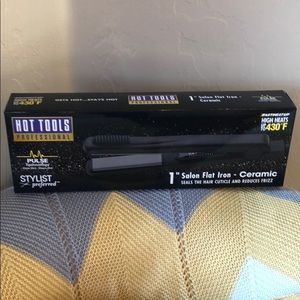 NWT Hot Tools Flat Iron